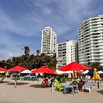 ApartaEstudio piso alto, cerca hotel Hilton y Dan Carton salida al Mar