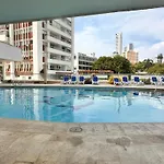 ApartaEstudio piso alto, cerca hotel Hilton y Dan Carton salida al Mar